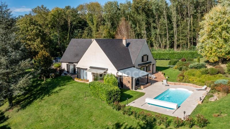 Maison - 300 m² - 10 pièces