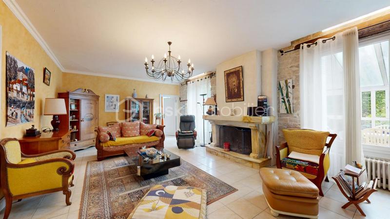 Maison - 241 m² - 8 pièces