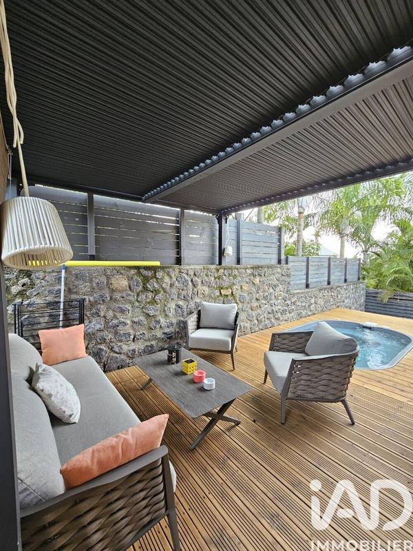 Maison - 96 m² - 4 pièces