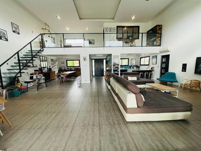 Villa - 243 m² - 9 pièces