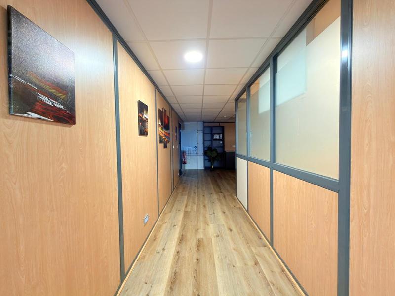 Bureau - 366 m² - 17 pièces