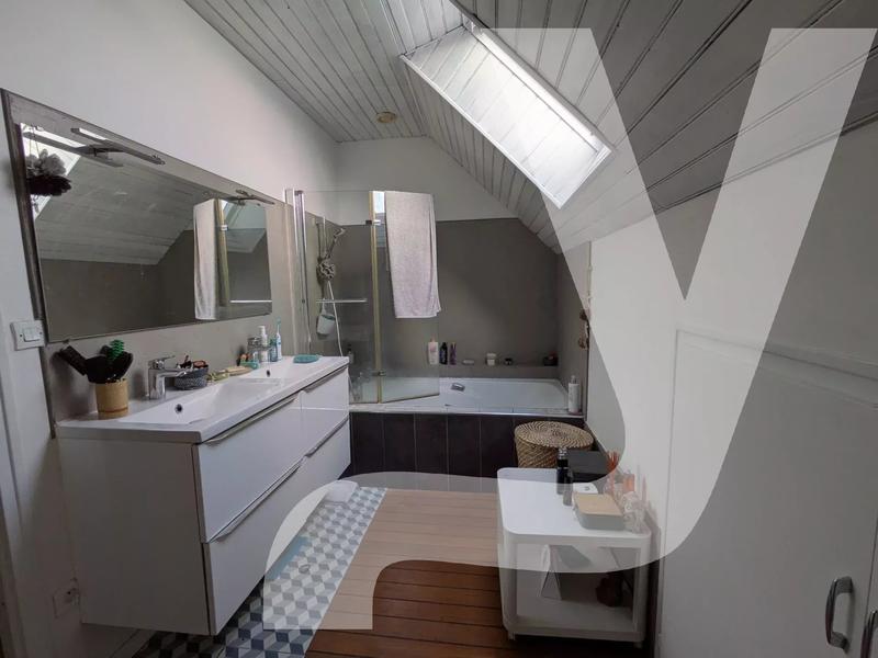 Maison - 191 m² - 8 pièces