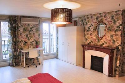 Chambre - 25 m² - 6 pièces