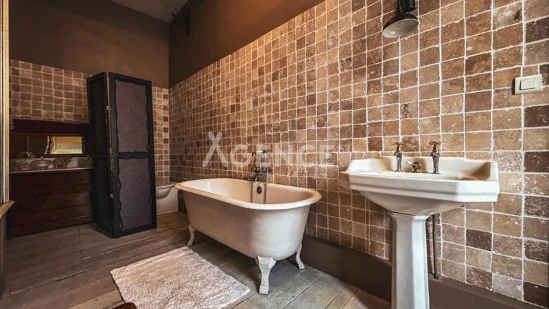 Maison bourgeoise - 340 m² - 12 pièces