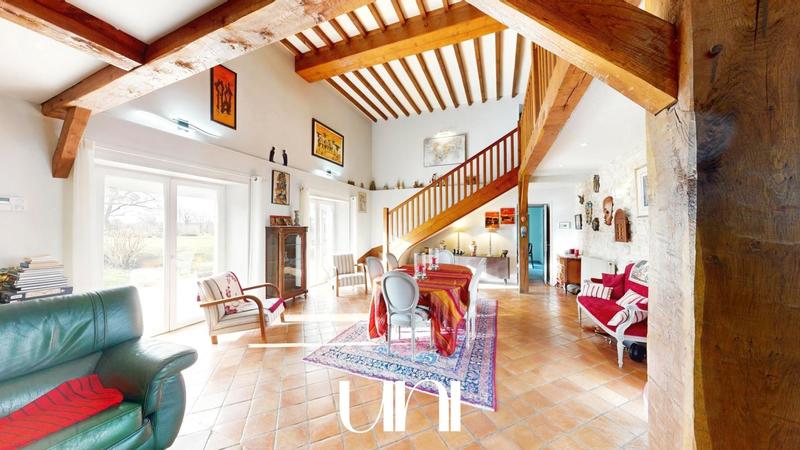 Maison - 220 m² - 5 pièces