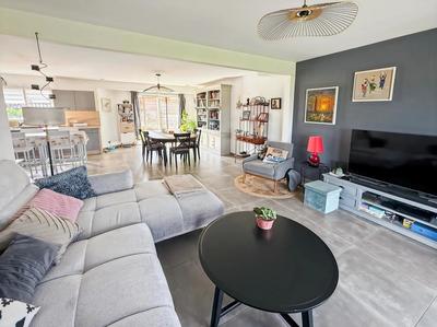 Maison traditionnelle - 178 m² - 6 pièces