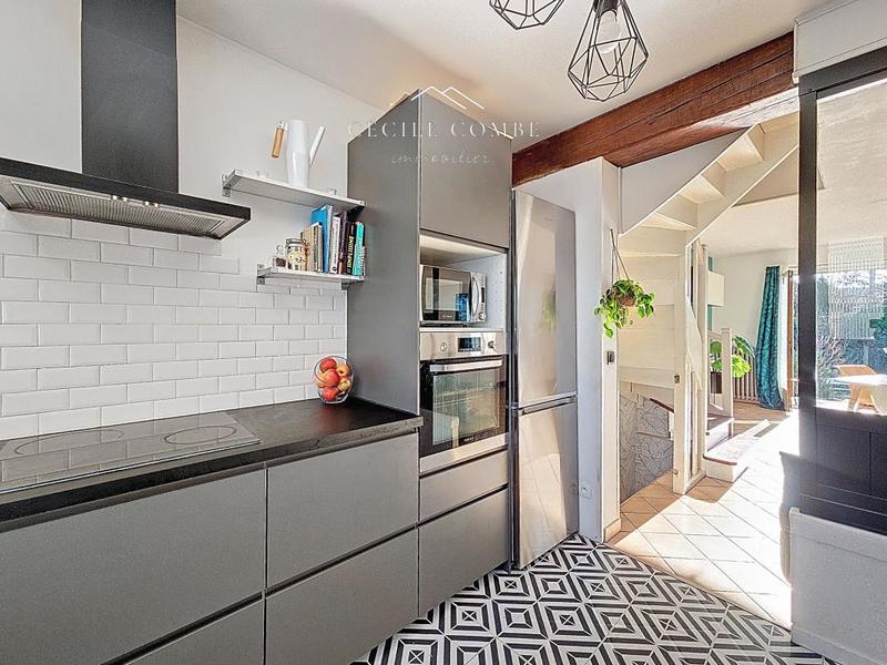 Pavillon - 180 m² - 7 pièces