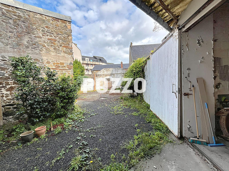 Local d'activité / Entrepôt - 250 m² - 6 pièces