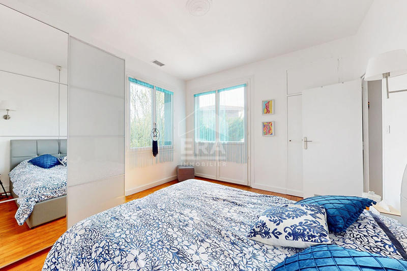 Maison - 222 m² - 10 pièces