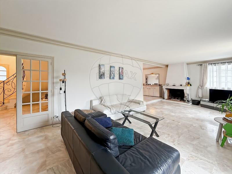 Maison - 214 m² - 8 pièces