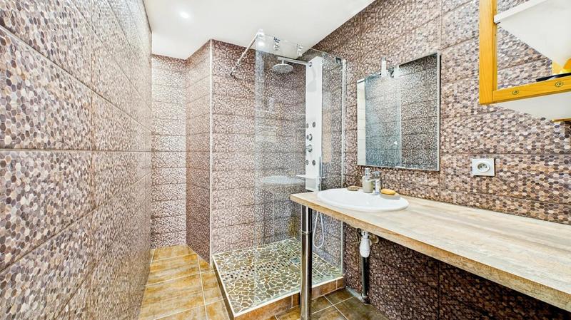 Appartement - 104 m² - 2 pièces