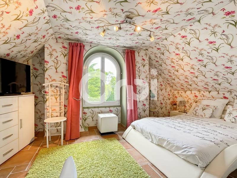 Maison - 203 m² - 7 pièces