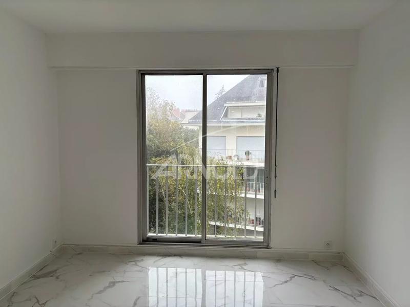 Bureau - 90 m² - 5 pièces