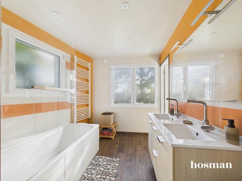 Maison - 144 m² - 8 pièces