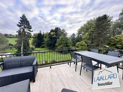 Maison - 202 m² - 8 pièces