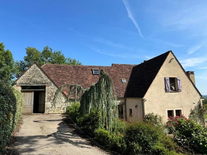 Propriété - 207 m² - 6 pièces