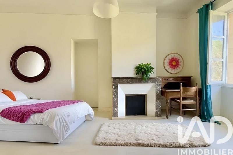 Maison - 323 m² - 12 pièces