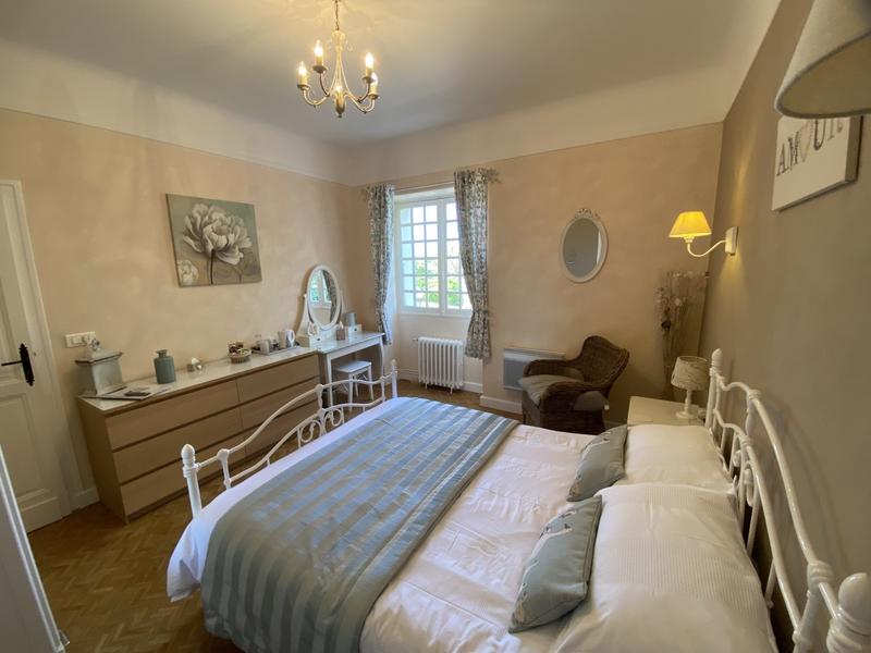 Maison traditionnelle - 265 m² - 8 pièces