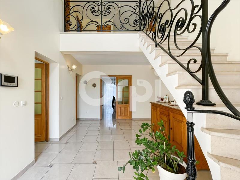 Maison - 300 m² - 7 pièces