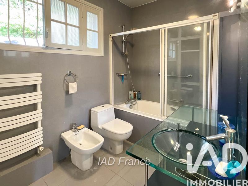 Maison - 225 m² - 8 pièces