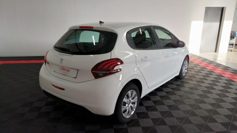 Peugeot 208 affaire Puretech 82 s&amp;S Premium Pack