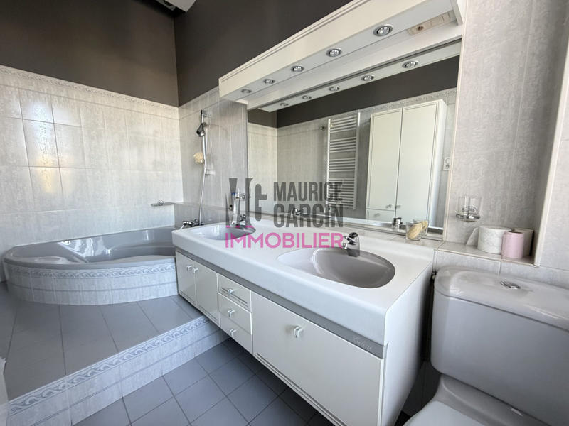 Maison - 174 m² - 7 pièces