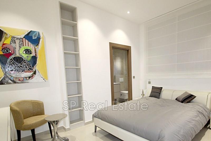 Appartement - 215 m² - 5 pièces