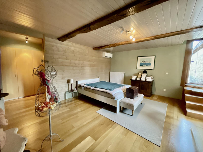 Maison - 417 m² - 8 pièces