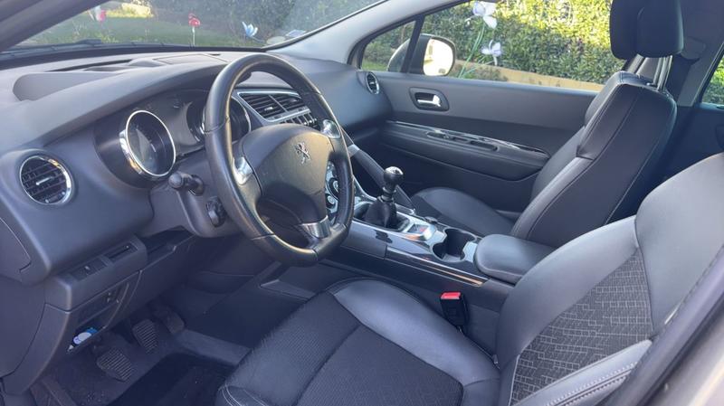 Peugeot 3008 1.6 HDi 115 Allure - 5 places