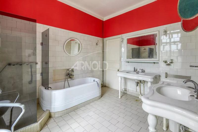 Maison - 463 m² - 15 pièces