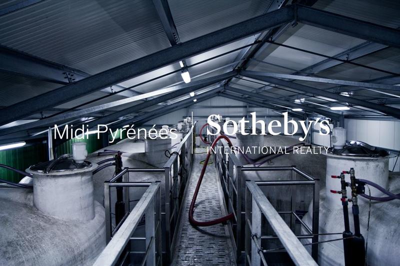 Maison - 427 m² - 15 pièces