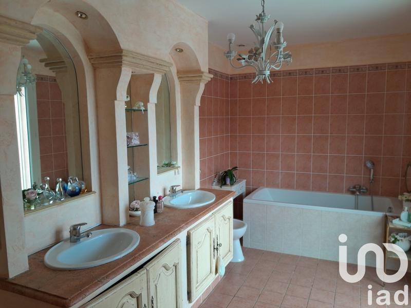 Maison - 665 m² - 10 pièces