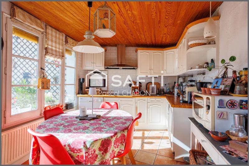 Maison - 228 m² - 7 pièces