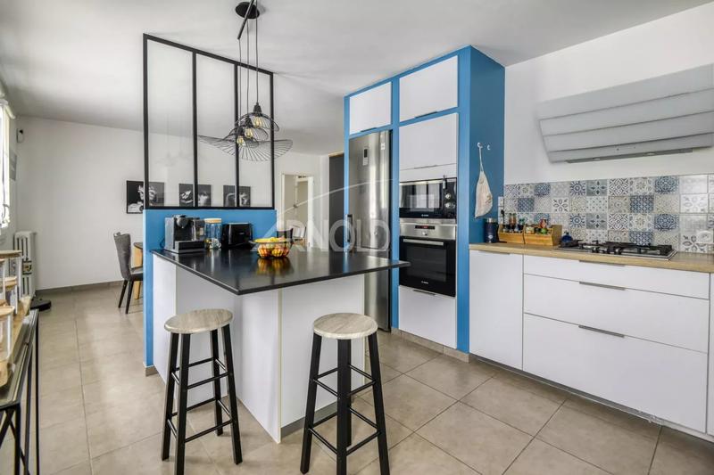 Maison - 350 m² - 10 pièces