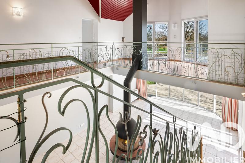 Maison - 218 m² - 6 pièces