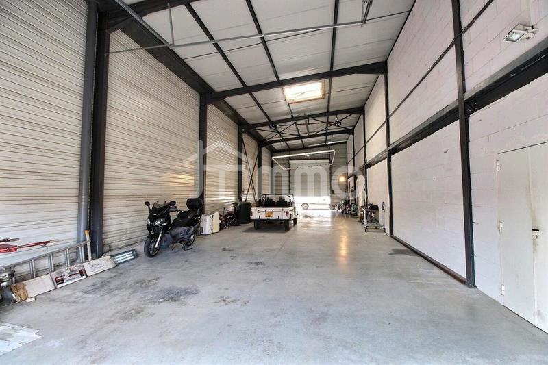 Local commercial - 891 m²