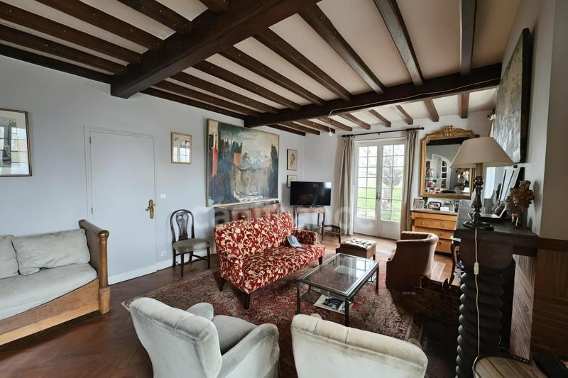 Maison - 393 m² - 12 pièces