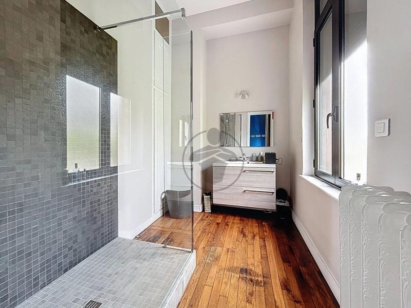 Maison - 328 m² - 8 pièces