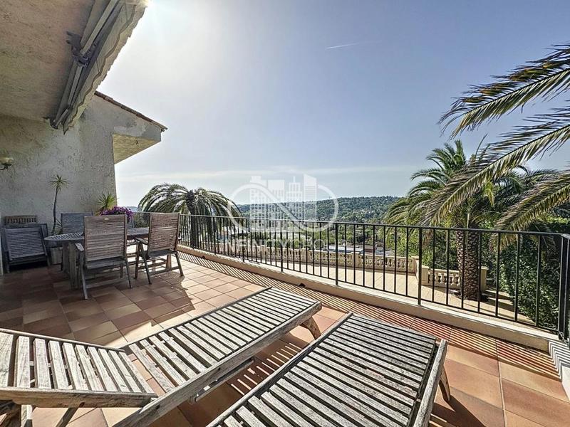 Villa - 247 m² - 7 pièces