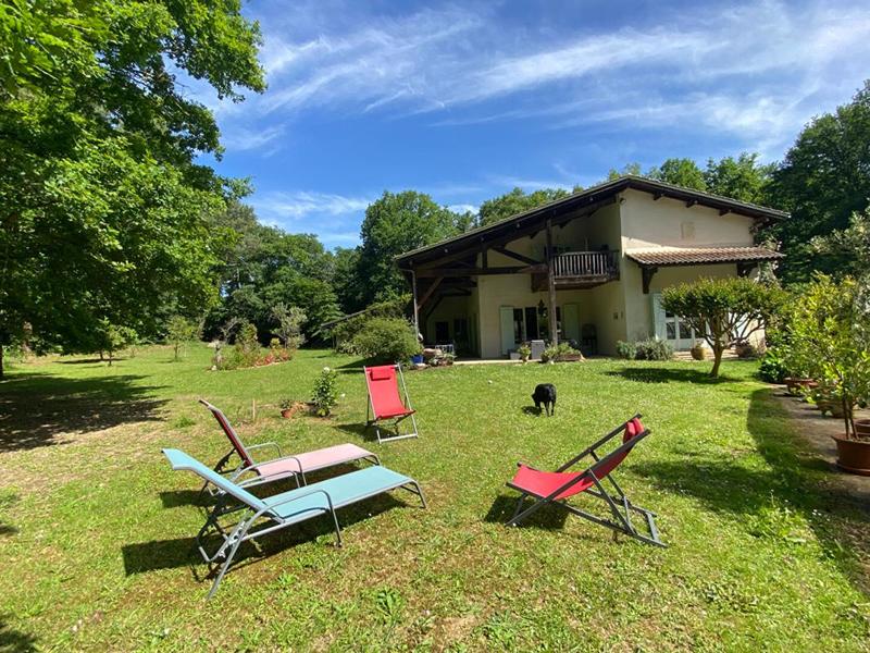 Maison - 330 m² - 9 pièces