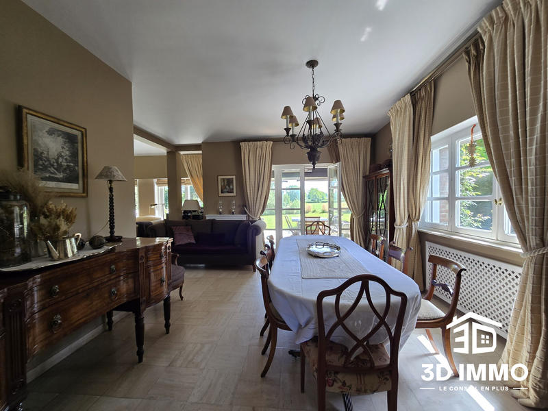 Maison - 275 m² - 12 pièces