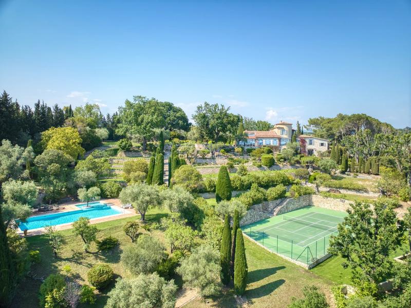 Villa - 1 200 m² - 16 pièces