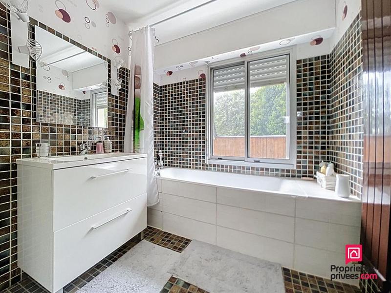 Maison - 280 m² - 10 pièces