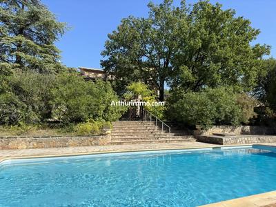 Maison - 290 m² - 12 pièces