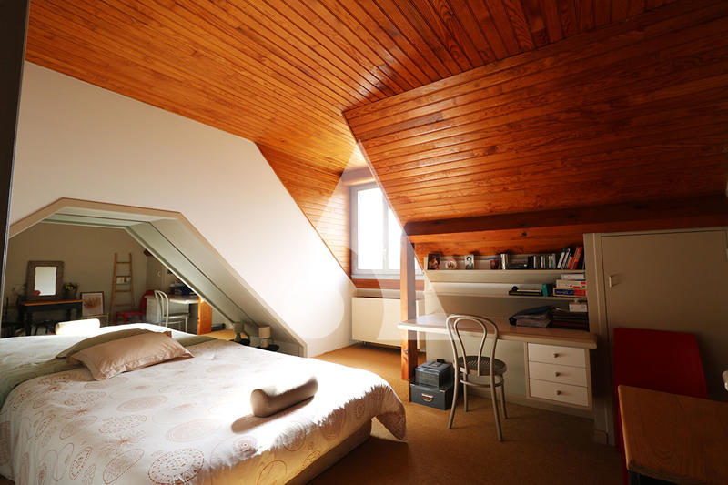 Maison - 233 m² - 12 pièces