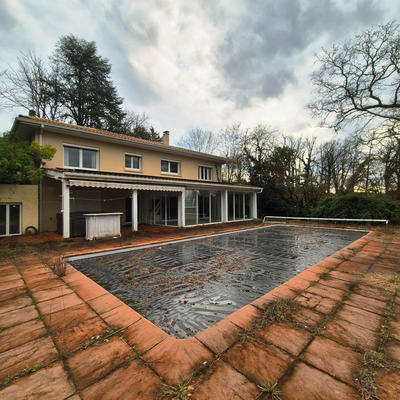 Maison - 238 m² - 9 pièces