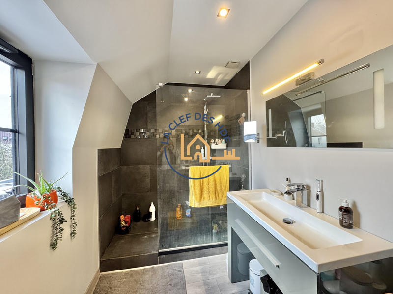 Maison - 215 m² - 7 pièces