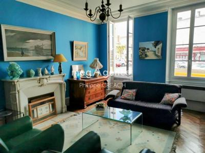 Maison - 287 m² - 12 pièces