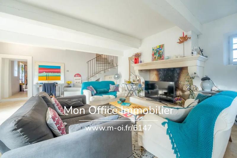 Propriété - 290 m² - 9 pièces