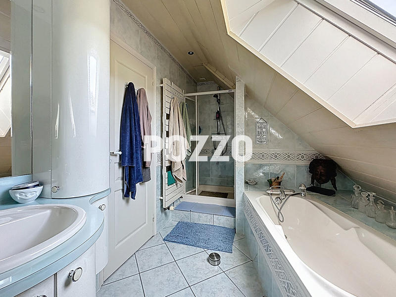 Maison - 178 m² - 8 pièces